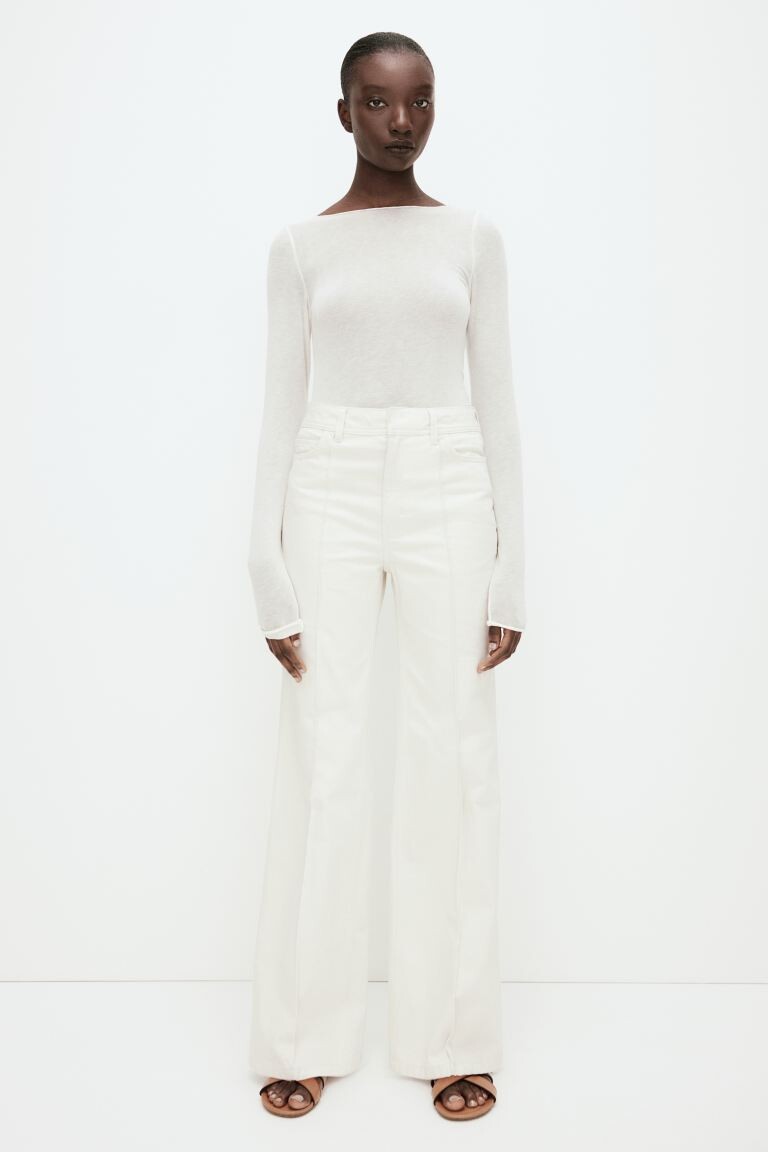 Расклешенные брюки из твила с прижатыми складками H&M, бежевый
Расклешенные брюки из твила с прижатыми складками H&M, бежевый