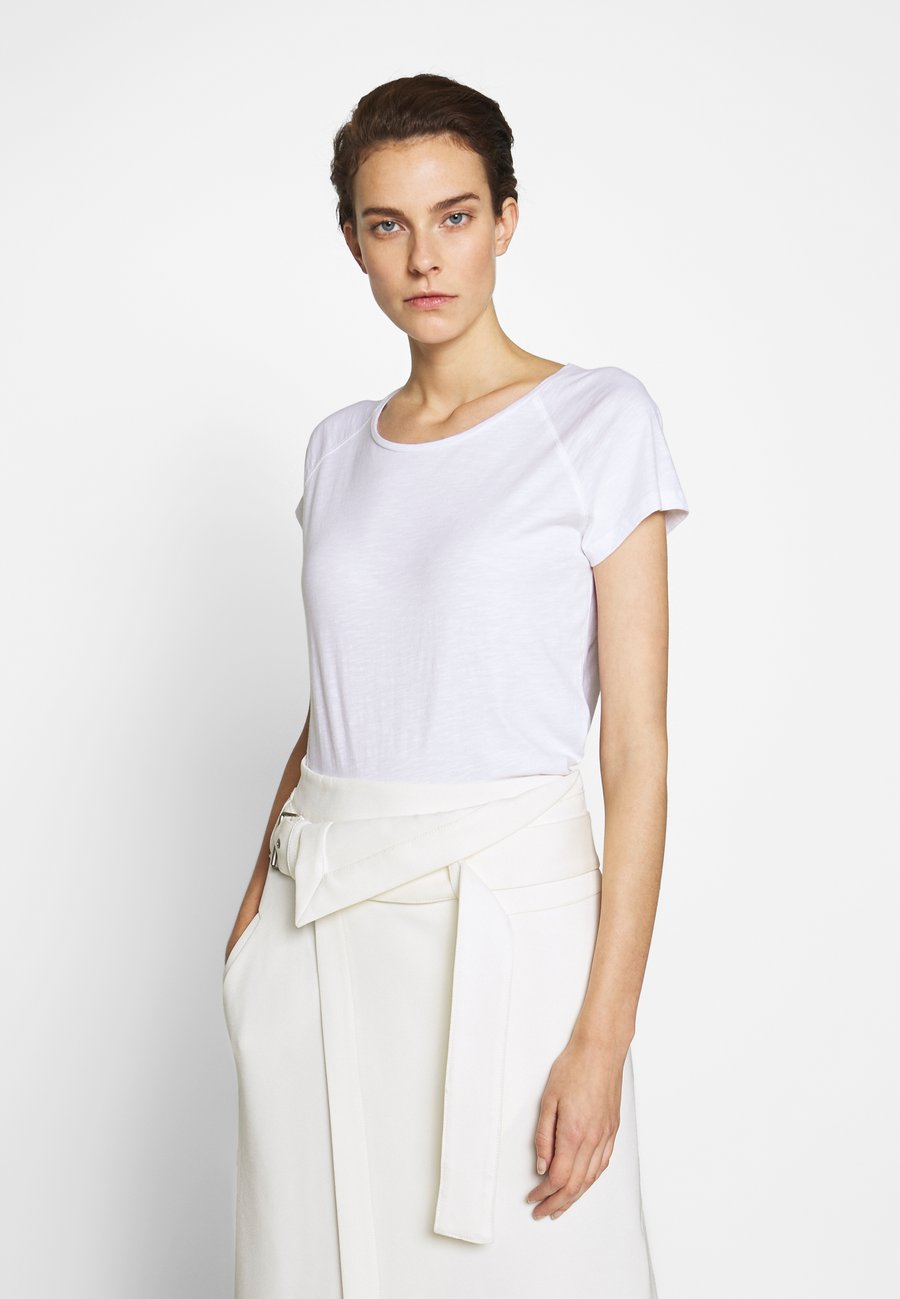 Футболка CLOSED RAGLAN, White, Белый, Футболка CLOSED RAGLAN, White
Футболка CLOSED RAGLAN, White, Белый, Футболка CLOSED RAGLAN, White