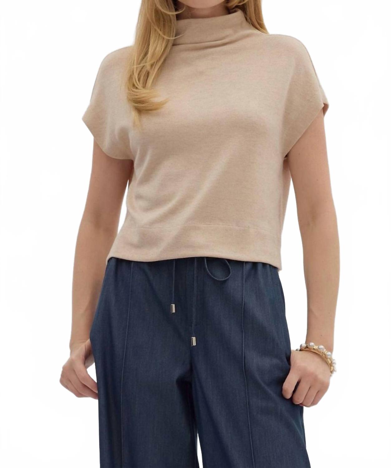 Entro Вязаный топ с высоким воротником Midtown кремового цвета
Entro Вязаный топ с высоким воротником Midtown кремового цвета