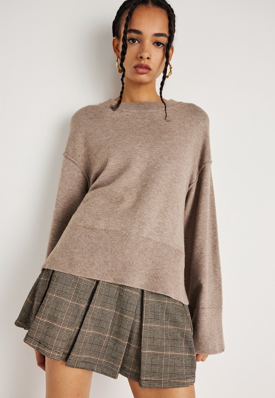 Джемпер Gina Tricot SWEATER, Brown Melange/Mottled Brown
Джемпер Gina Tricot SWEATER, Brown Melange/Mottled Brown