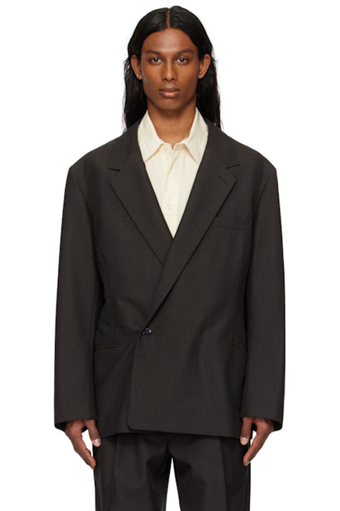 Коричневый мягкий двубортный блейзер LEMAIRE
Коричневый мягкий двубортный блейзер LEMAIRE