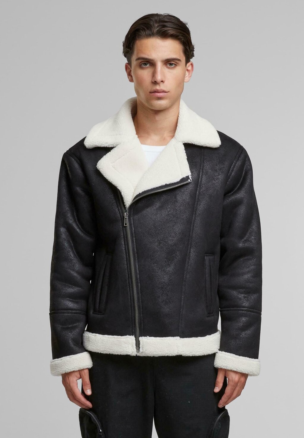Зимняя куртка SHEARLING BIKER Urban Classics, черный
Зимняя куртка SHEARLING BIKER Urban Classics, черный