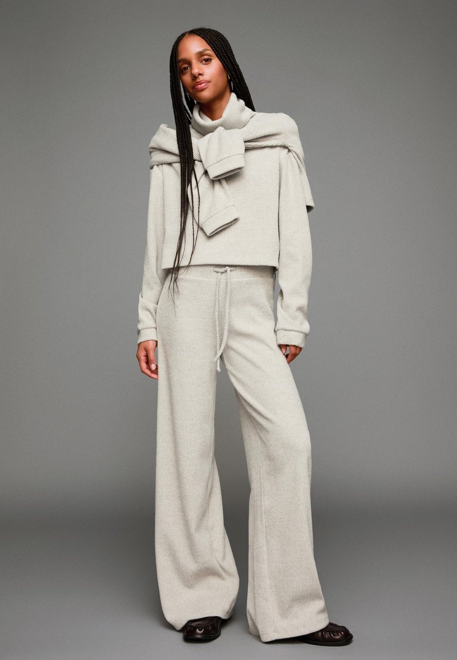 Брюки Bershka SOFT WIDE-LEG, Sand
Брюки Bershka SOFT WIDE-LEG, Sand