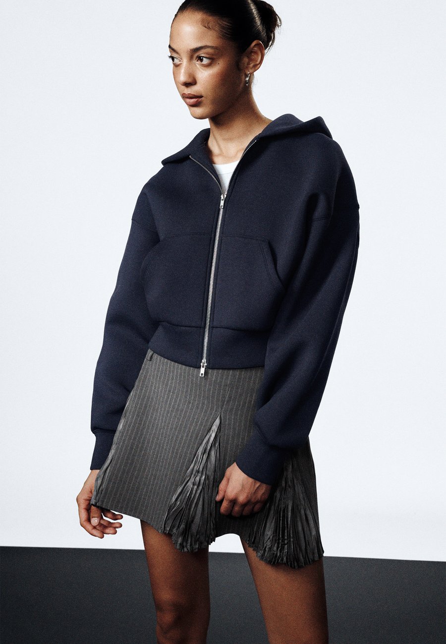 Худи Weekday Hoodie, Navy/Dark Blue
Худи Weekday Hoodie, Navy/Dark Blue