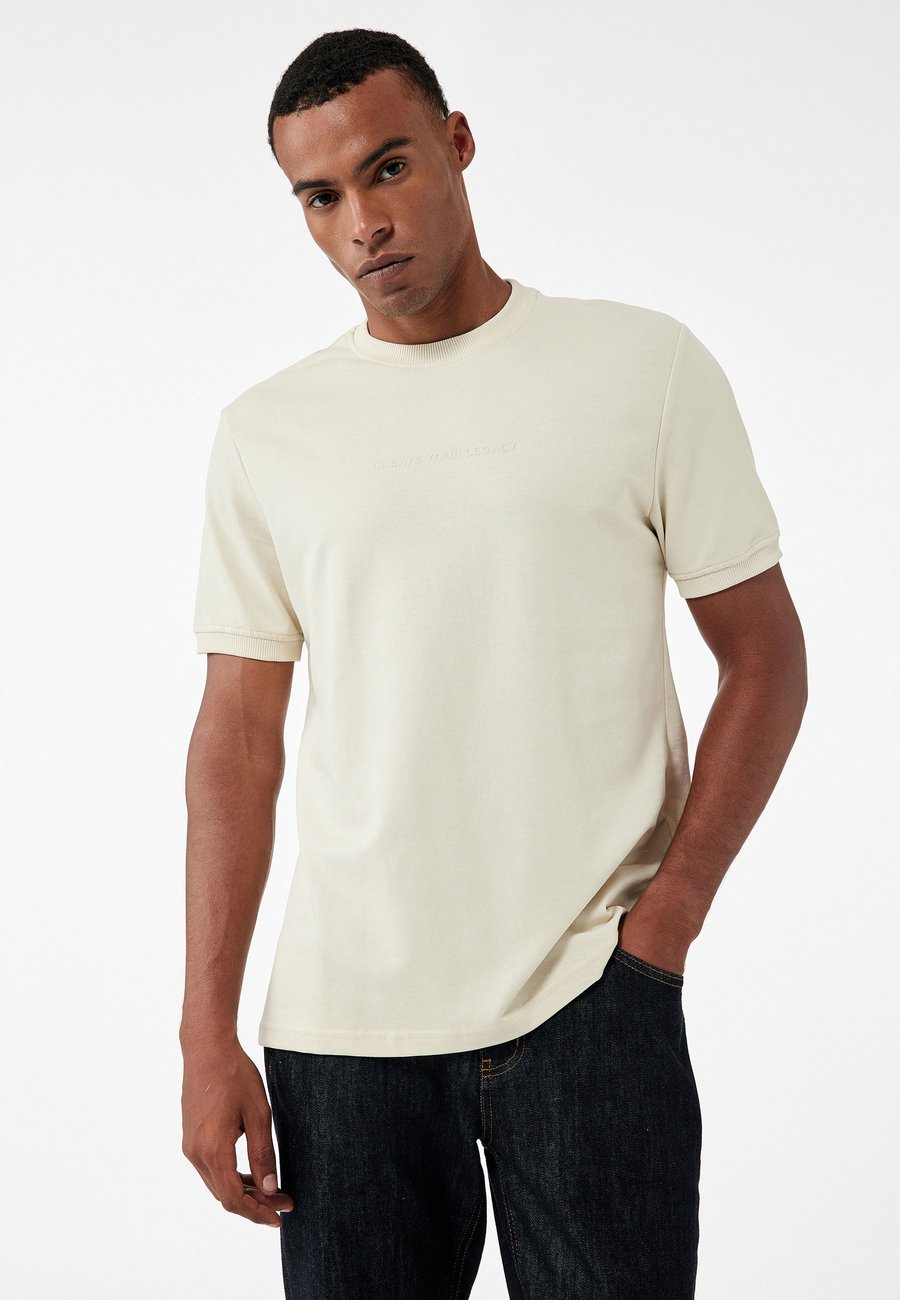 Футболка Koton PRINTED, Beige
Футболка Koton PRINTED, Beige