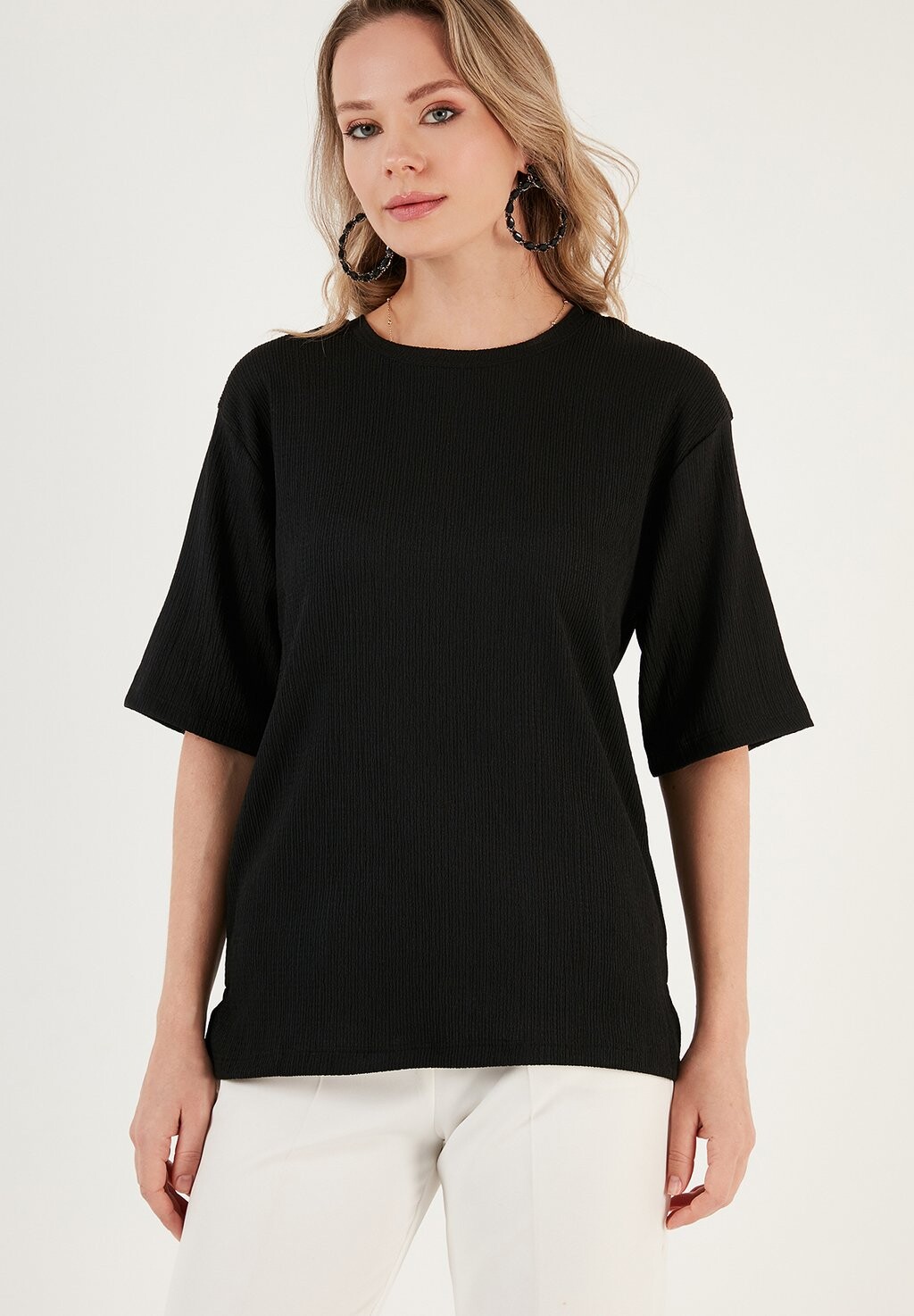 Базовая футболка LELA, черная
Базовая футболка LELA, черная