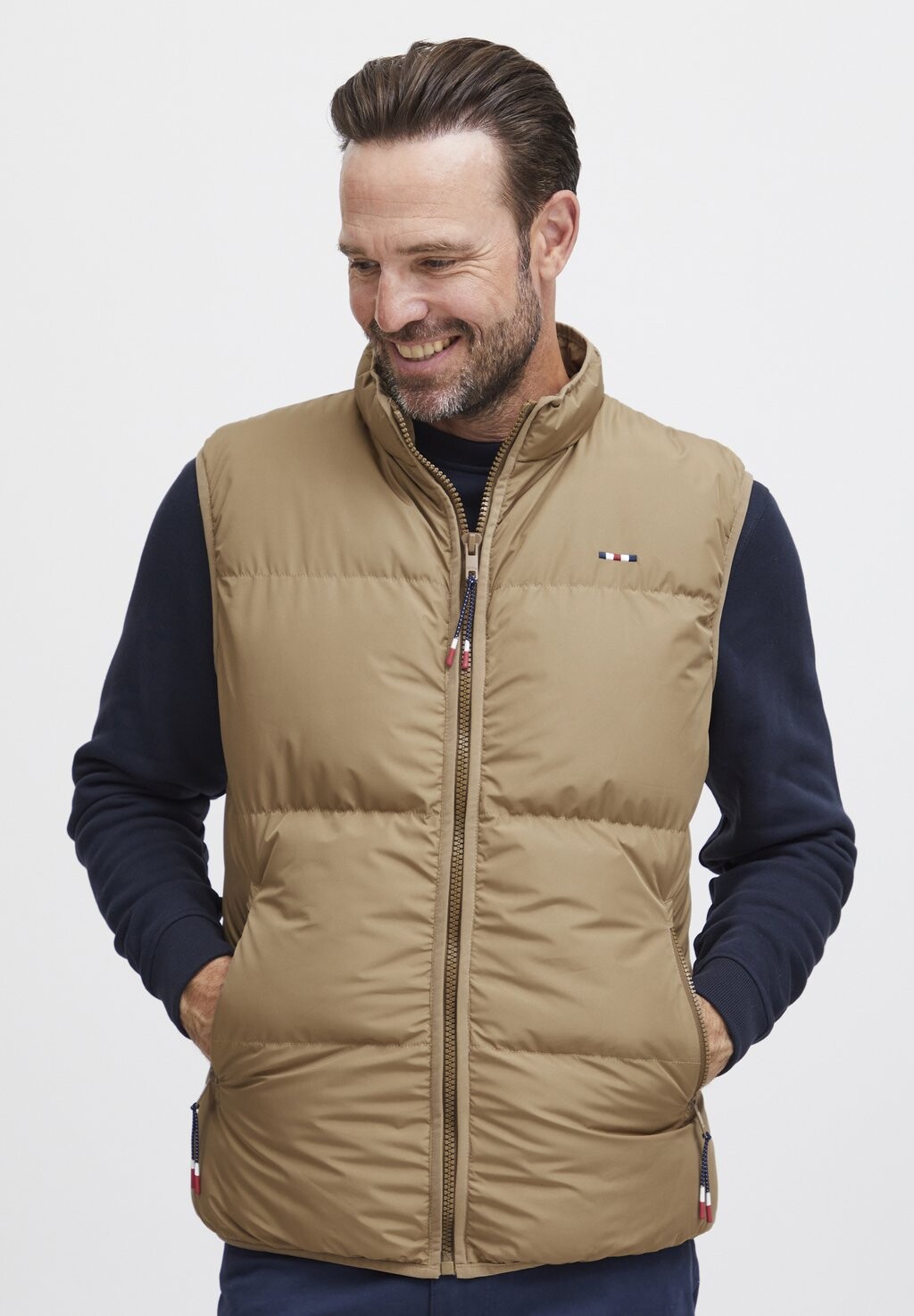 Жилет VINNCENT FQ1924, бежевый
Жилет VINNCENT FQ1924, бежевый