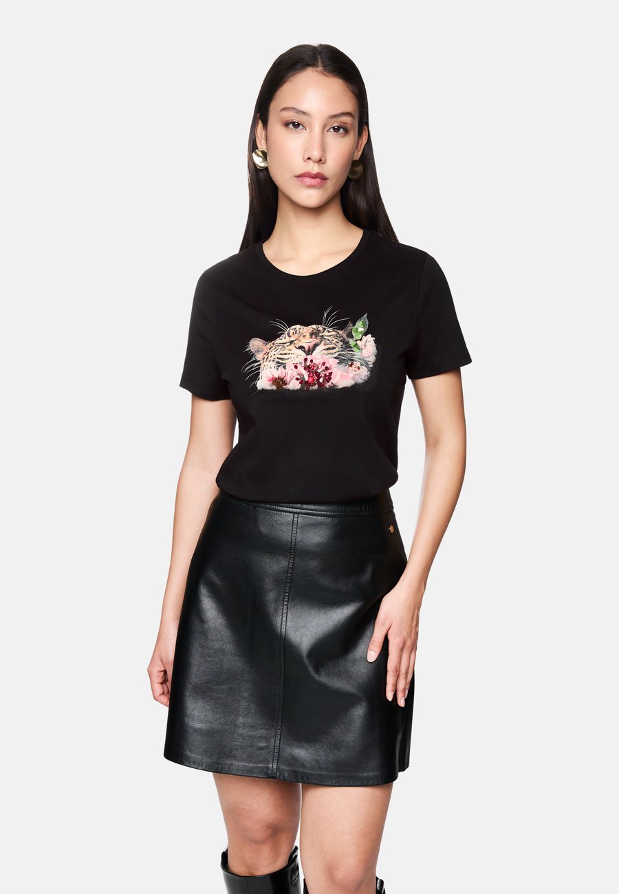 Футболка Marc Cain Print T-shirt, Black, Черный, Футболка Marc Cain Print T-shirt, Black
Футболка Marc Cain Print T-shirt, Black, Черный, Футболка Marc Cain Print T-shirt, Black