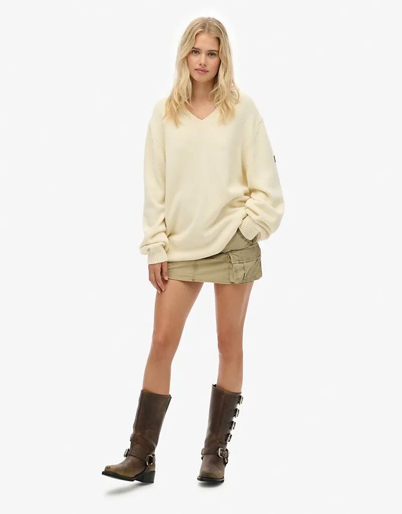 Джемпер Superdry Oversize с V-образным вырезом натурального белого цвета
Джемпер Superdry Oversize с V-образным вырезом натурального белого цвета