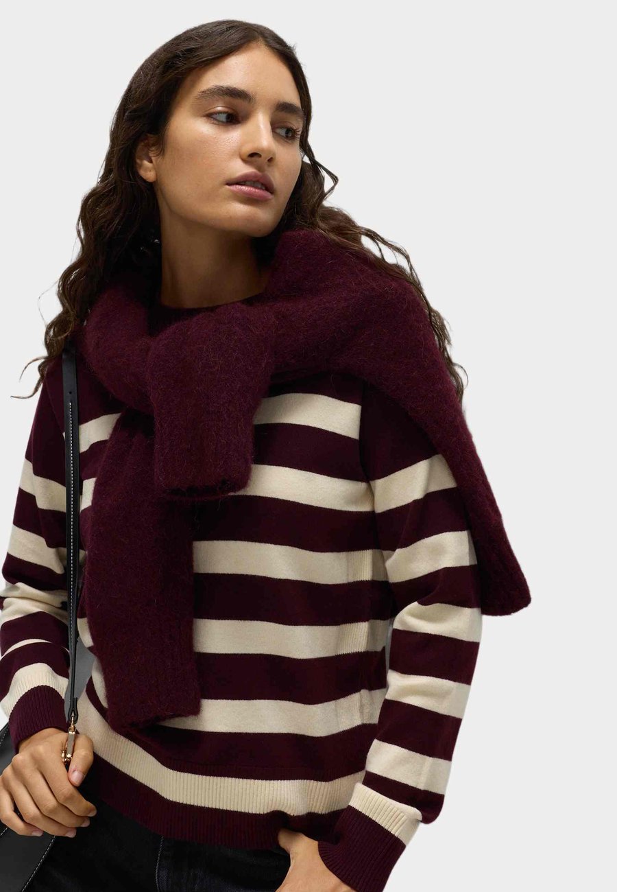 Джемпер Marks & Spencer Jumper, Dark Burgundy/Bordeaux
Джемпер Marks & Spencer Jumper, Dark Burgundy/Bordeaux