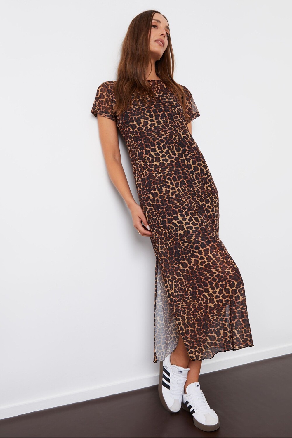 Платье футболка макси из прозрачной сетки с комбинацией на бретелях Threadbare, коричневый
Платье футболка макси из прозрачной сетки с комбинацией на бретелях Threadbare, коричневый