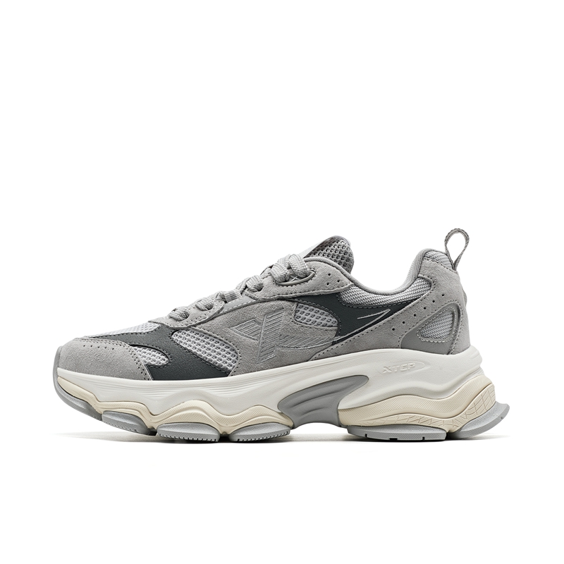 Износостойкие повседневные туфли с низким верхом из коллекции Shanhai, элегантные, серые/фантомно-серые XTEP, Subtle Gray/Phantom Gray
Износостойкие повседневные туфли с низким верхом из коллекции Shanhai, элегантные, серые/фантомно-серые XTEP, Subtle Gray/Phantom Gray