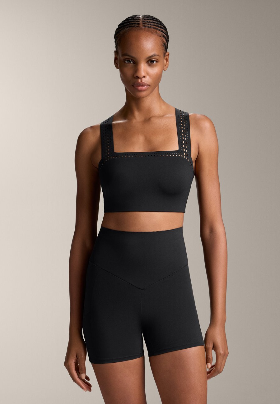 Топ OYSHO COMPRESSIVE CUTWORK, Black
Топ OYSHO COMPRESSIVE CUTWORK, Black