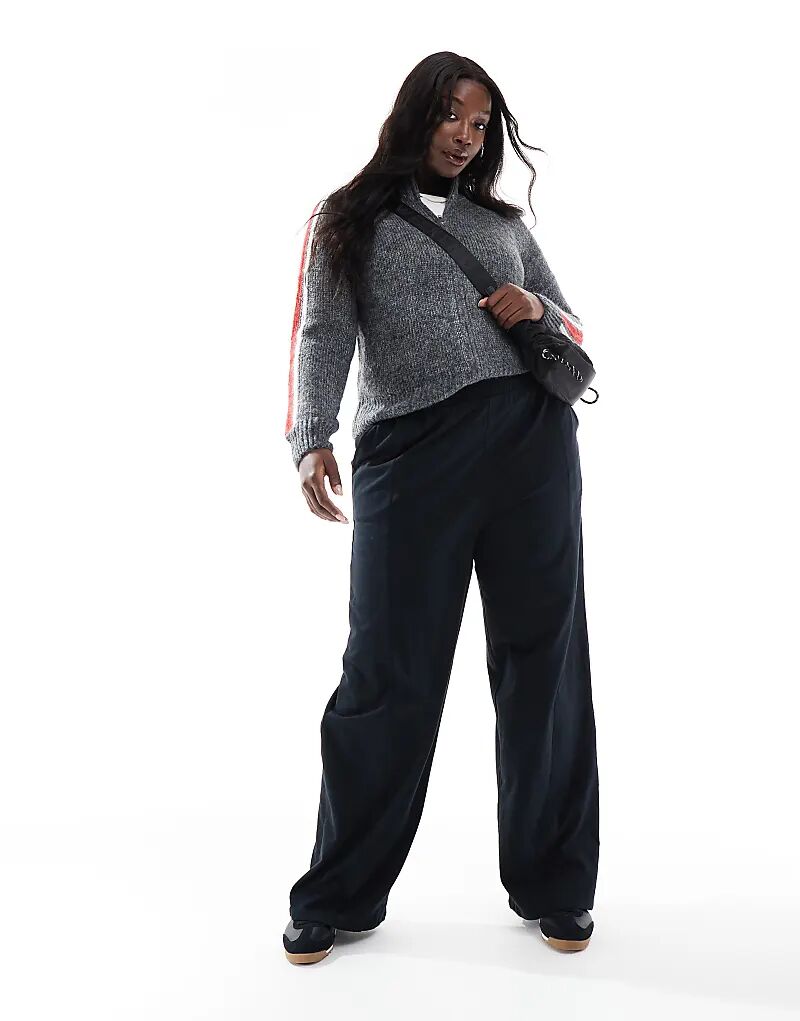 Прямые джоггеры черного цвета ASOS
Прямые джоггеры черного цвета ASOS