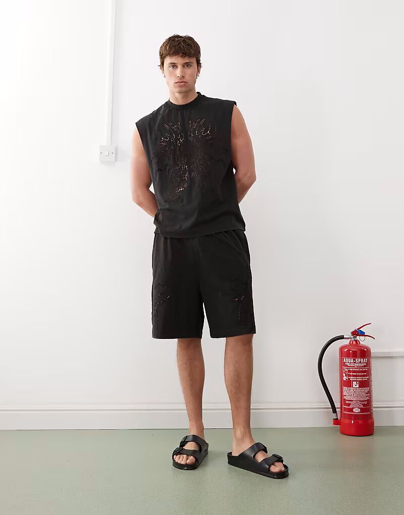 Короткие шорты для будней с отделкой бродери англе в оттенке «черный с оттенком»
Короткие шорты для будней с отделкой бродери англе в оттенке «черный с оттенком»