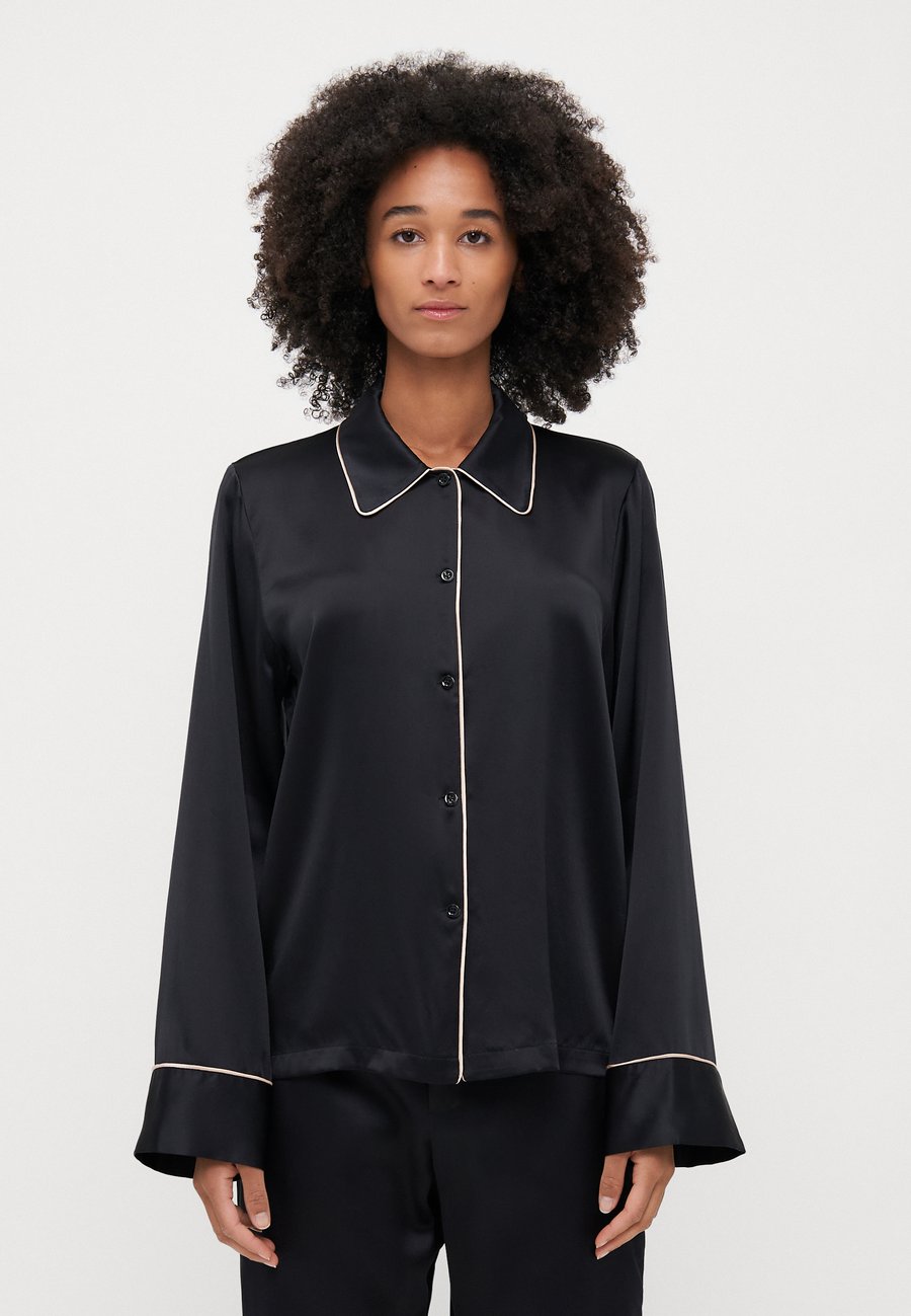 Пижамный топ KIKI DE MONTPARNASSE Pyjama top, Black
Пижамный топ KIKI DE MONTPARNASSE Pyjama top, Black
