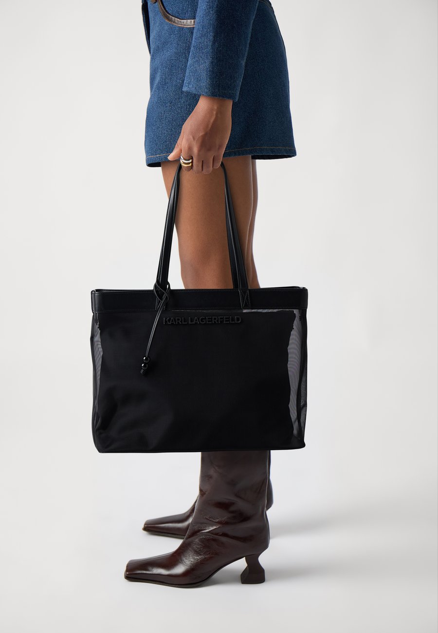 Сумка-шоппер KARL LAGERFELD ESSENTIAL BEACH TOTE, Black
Сумка-шоппер KARL LAGERFELD ESSENTIAL BEACH TOTE, Black