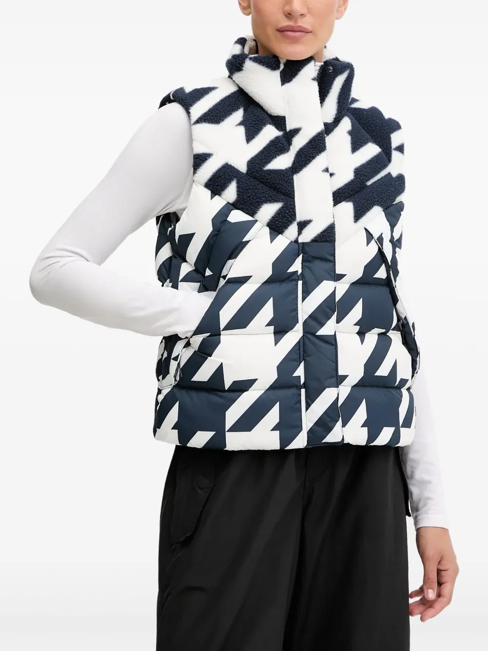 Жилет с воротником в ломаную клетку Helly Hansen, синий
Жилет с воротником в ломаную клетку Helly Hansen, синий