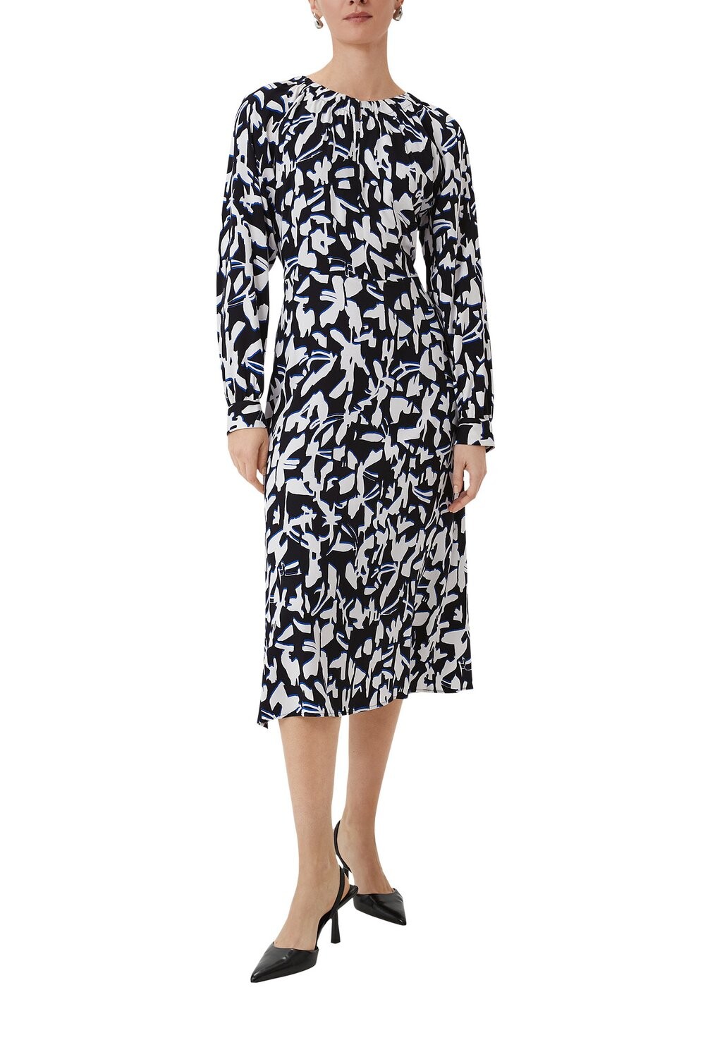Дневное платье FLIESSENDES MIT ALL-OVER-PRINT comma, черный
Дневное платье FLIESSENDES MIT ALL-OVER-PRINT comma, черный