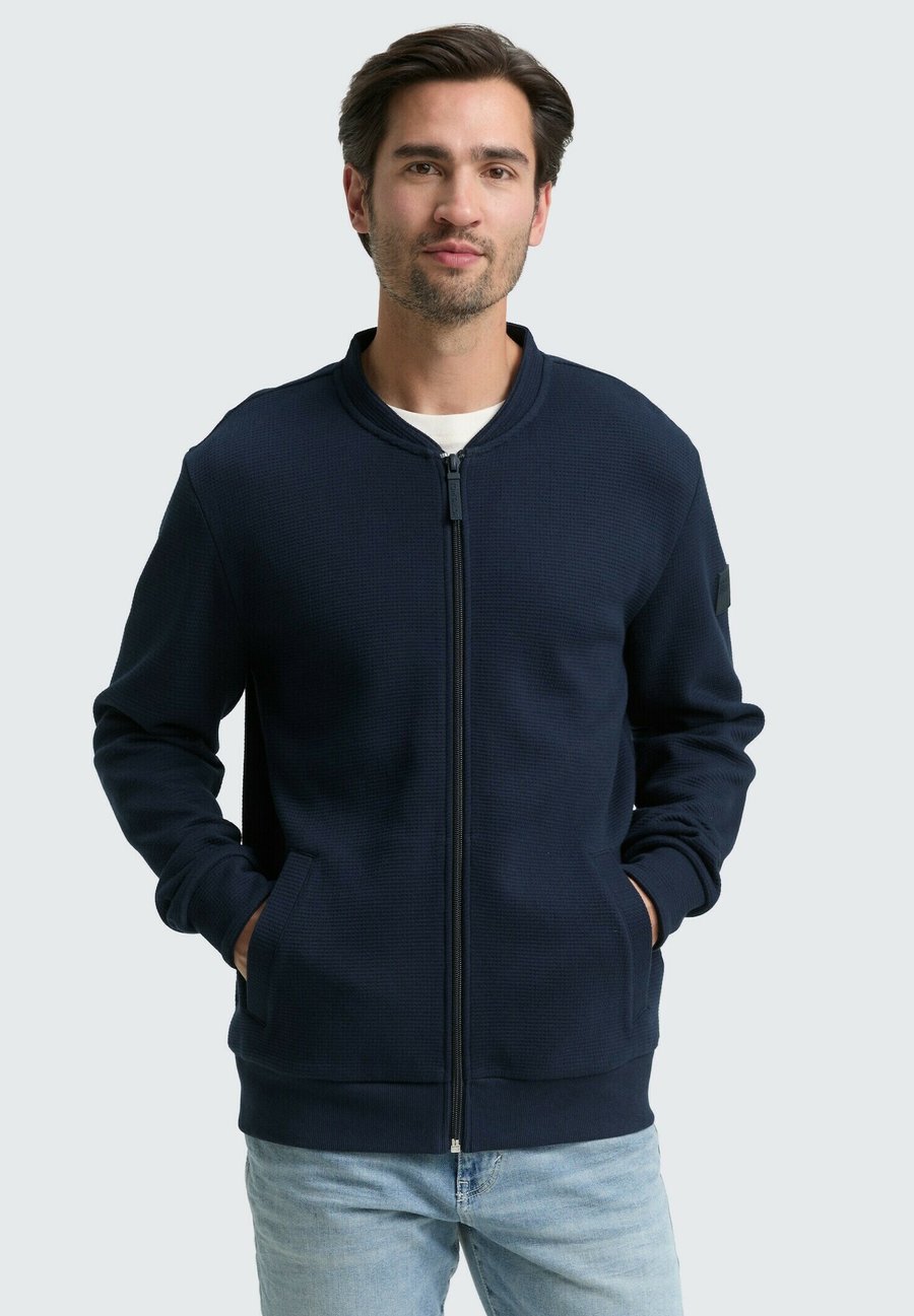 Толстовка TOM TAILOR Zip-up sweatshirt, Sky Captain Blue/Dark Blue
Толстовка TOM TAILOR Zip-up sweatshirt, Sky Captain Blue/Dark Blue