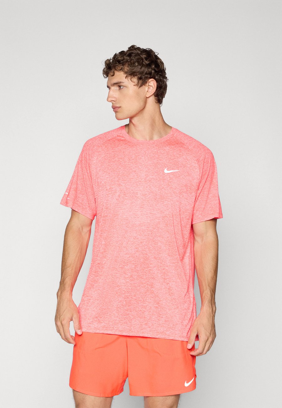 Футболка Nike Performance STRIDE TOP, Bright Crimson/Reflective Silver-Coloured/Red, Красный, Футболка Nike Performance STRIDE TOP, Bright Crimson/Reflective Silver-Coloured/Red
Футболка Nike Performance STRIDE TOP, Bright Crimson/Reflective Silver-Coloured/Red, Красный, Футболка Nike Performance STRIDE TOP, Bright Crimson/Reflective Silver-Coloured/Red