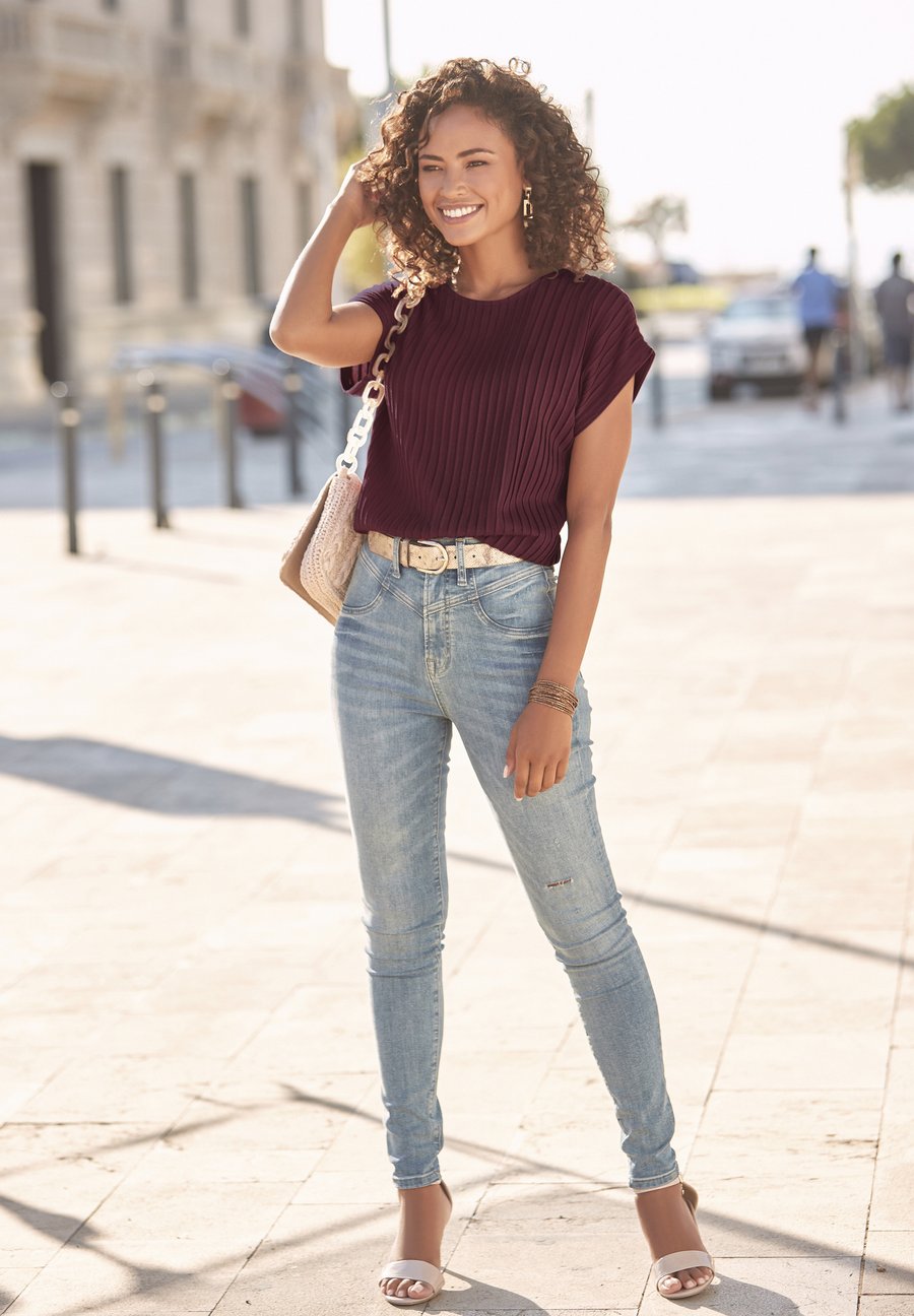 Футболка LASCANA Print T-shirt, Bordeaux
Футболка LASCANA Print T-shirt, Bordeaux