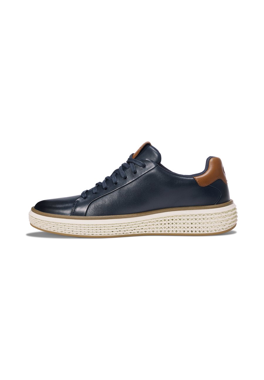 Кроссовки Cole Haan SKYWEAVE CUPE CONCEPT, Navy Blazer Ch/British Tan/Ivory/Dark Blue
Кроссовки Cole Haan SKYWEAVE CUPE CONCEPT, Navy Blazer Ch/British Tan/Ivory/Dark Blue