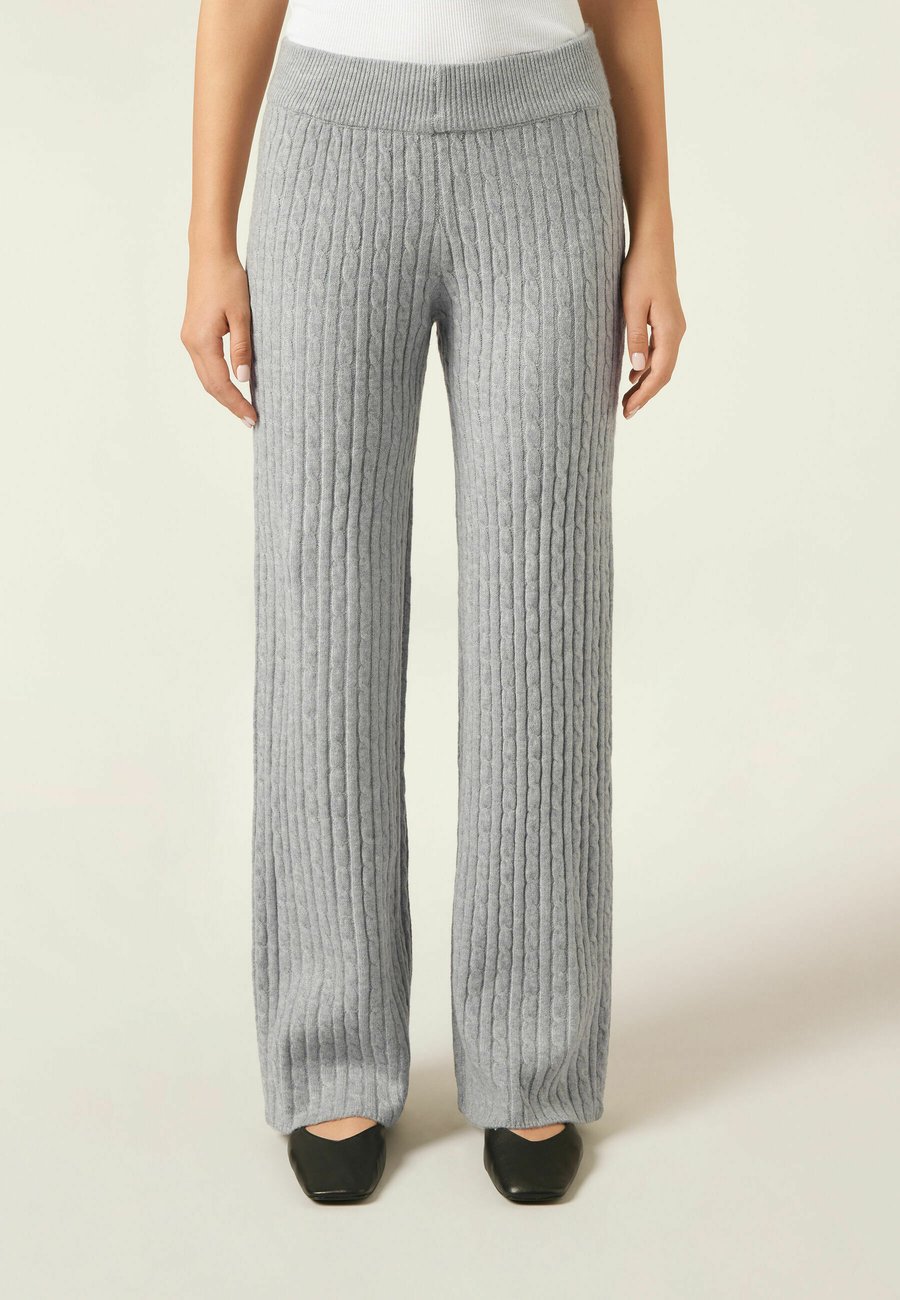 Брюки Calzedonia BRAIDED PALAZZO, Grey/Metallic Grey
Брюки Calzedonia BRAIDED PALAZZO, Grey/Metallic Grey
