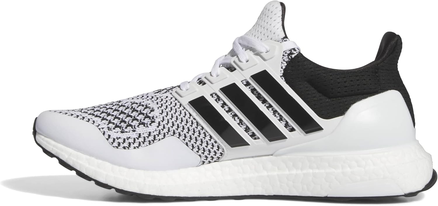 Мужские кроссовки Adidas Ultraboost 1.0 DNA, белый/черный
Мужские кроссовки Adidas Ultraboost 1.0 DNA, белый/черный