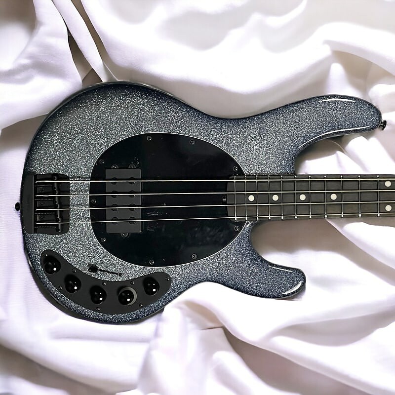 Басс гитара Ernie Ball Music Man StingRay 4 "DarkRay", Starry Night / Ebony
Басс гитара Ernie Ball Music Man StingRay 4 "DarkRay", Starry Night / Ebony