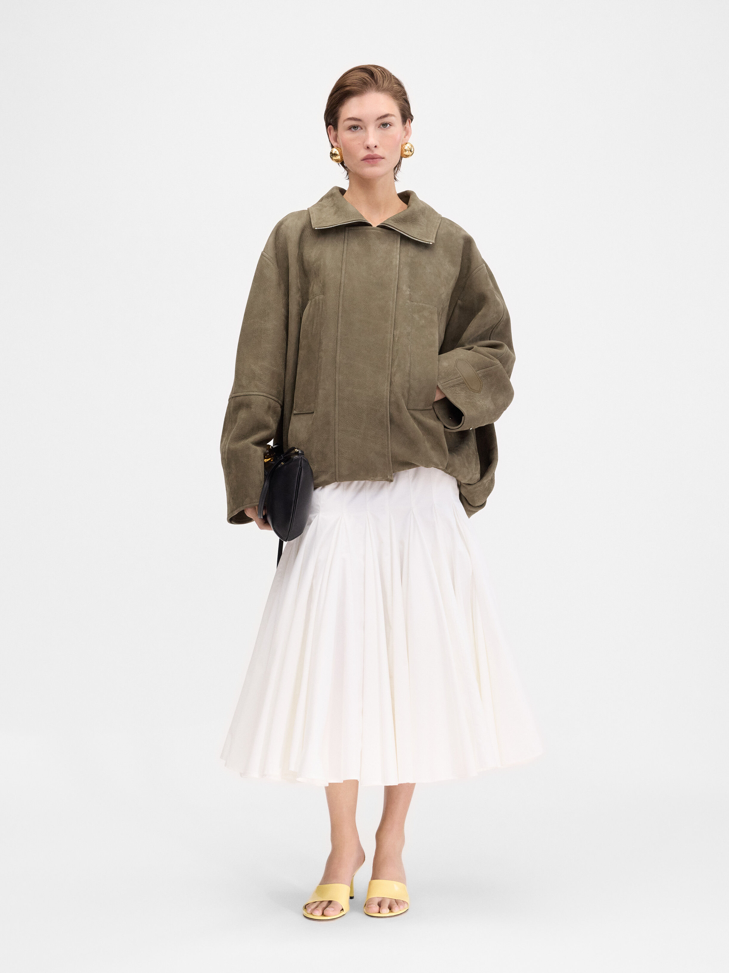 Кожаное пальто для автомобиля JACQUEMUS The Ciro leather jacket, цвет Light Khaki
Кожаное пальто для автомобиля JACQUEMUS The Ciro leather jacket, цвет Light Khaki