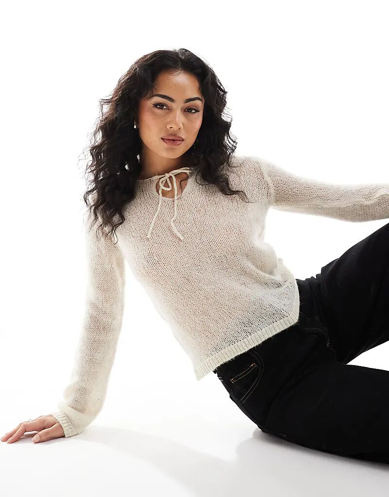 Джемпер бежевого цвета с завязкой на шее ONLY
Джемпер бежевого цвета с завязкой на шее ONLY