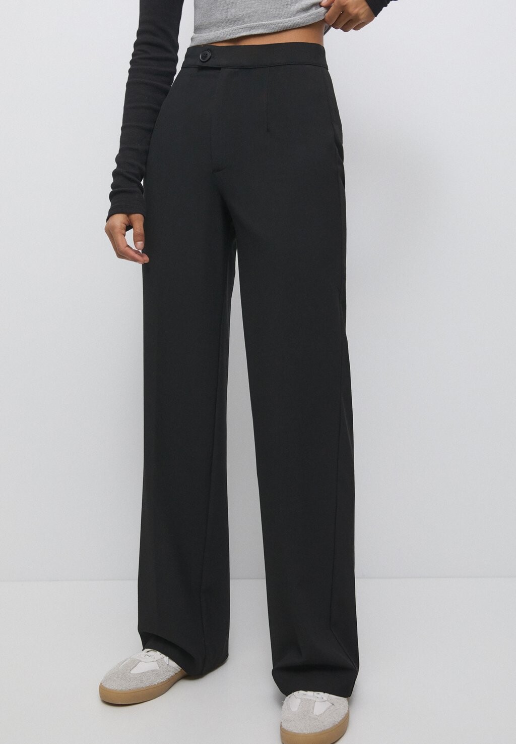 Брюки Darted PULL&BEAR, черный
Брюки Darted PULL&BEAR, черный