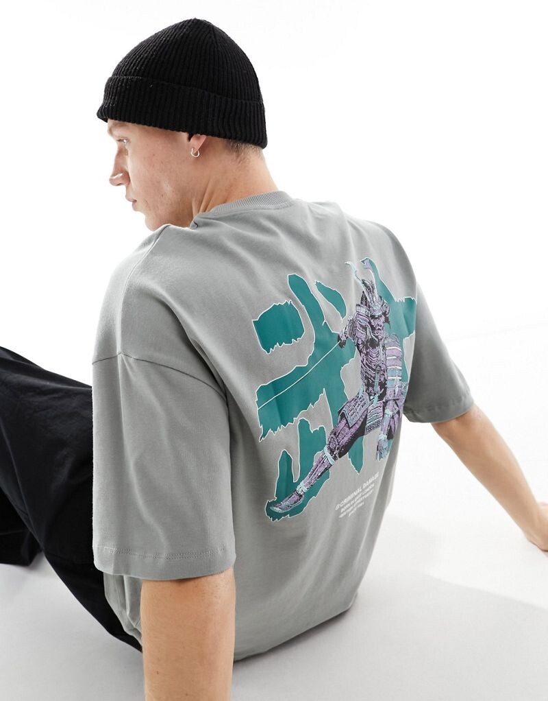 Серая футболка оверсайз с графическим рисунком Criminal Damage
Серая футболка оверсайз с графическим рисунком Criminal Damage