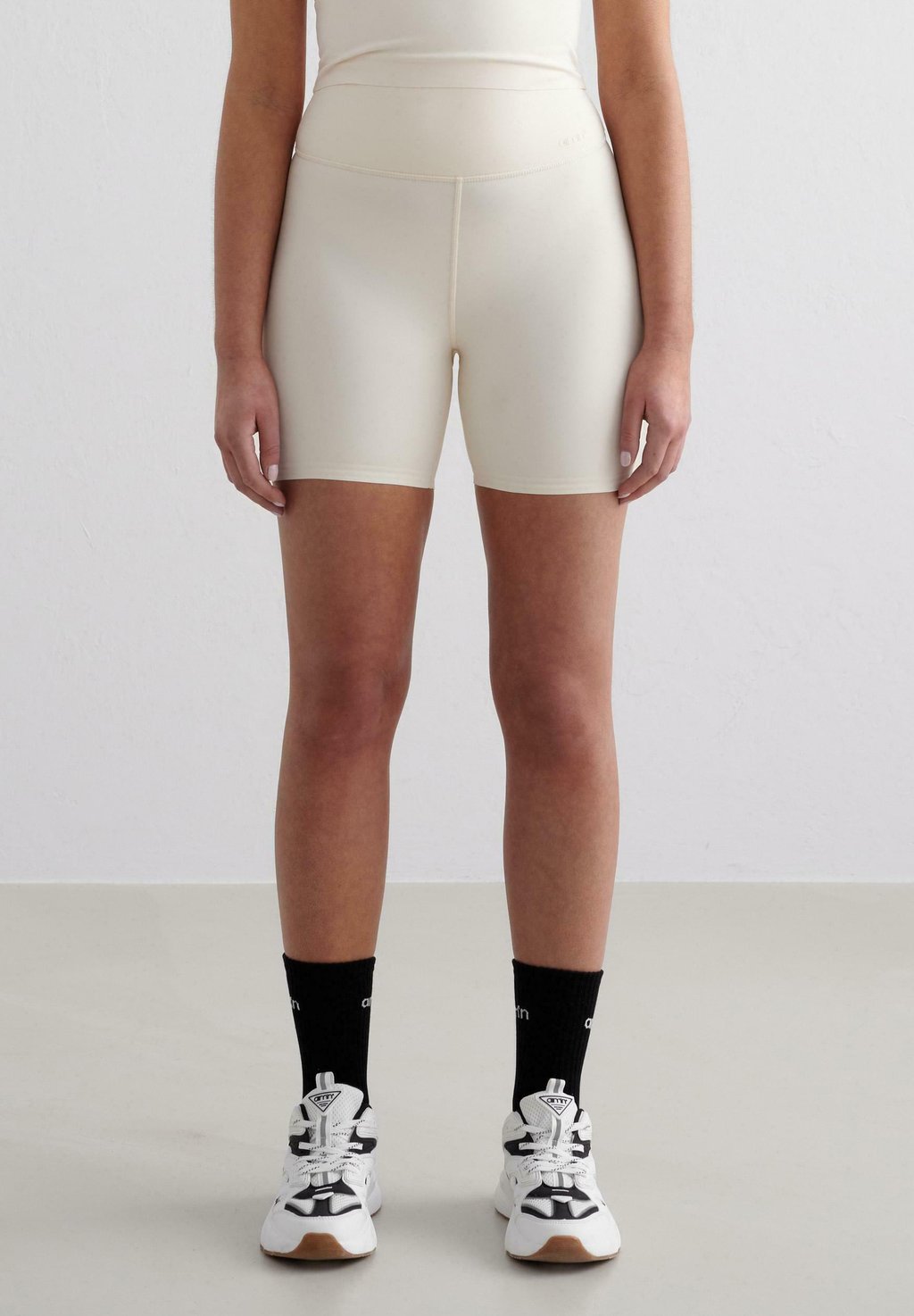 Леггинсы SENSE MIDI BIKER aim’n, белый
Леггинсы SENSE MIDI BIKER aim’n, белый