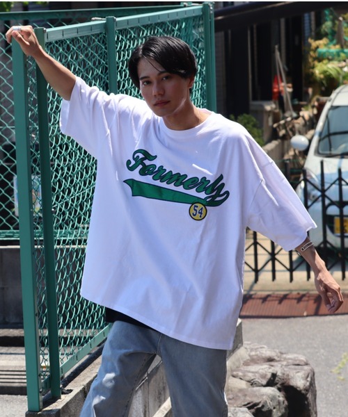 Футболка оверсайз с нашивкой Bling Leads, белая
Футболка оверсайз с нашивкой Bling Leads, белая