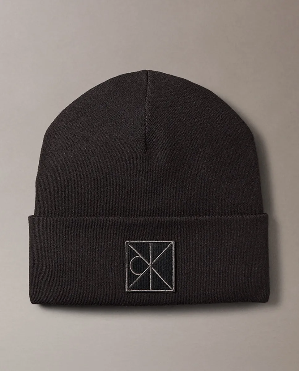 Мужская шапка с нашивкой CK Calvin Klein, черный
Мужская шапка с нашивкой CK Calvin Klein, черный