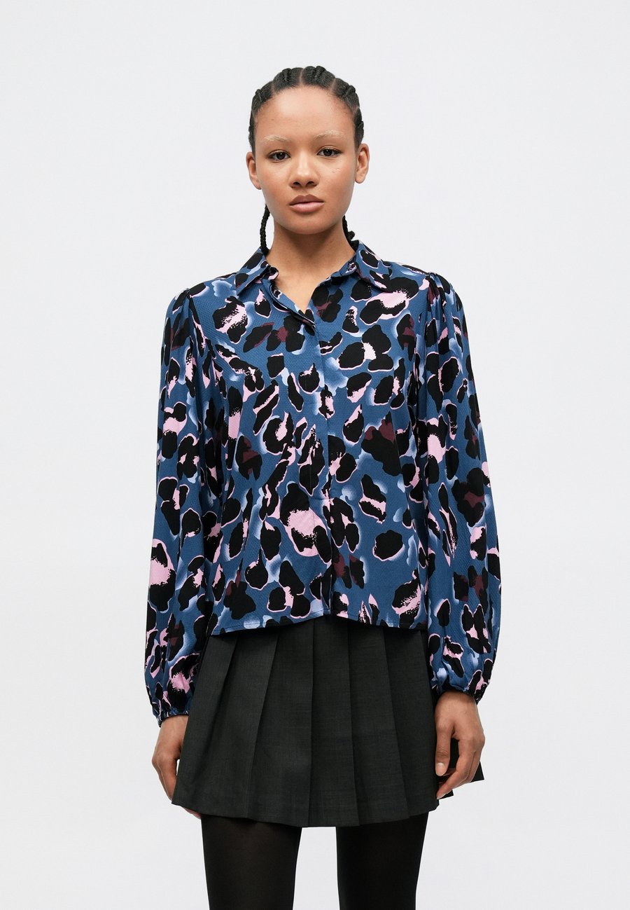 Блуза YAS YASASINA SHIRT, Sargasso Sea/Dark Blue
Блуза YAS YASASINA SHIRT, Sargasso Sea/Dark Blue