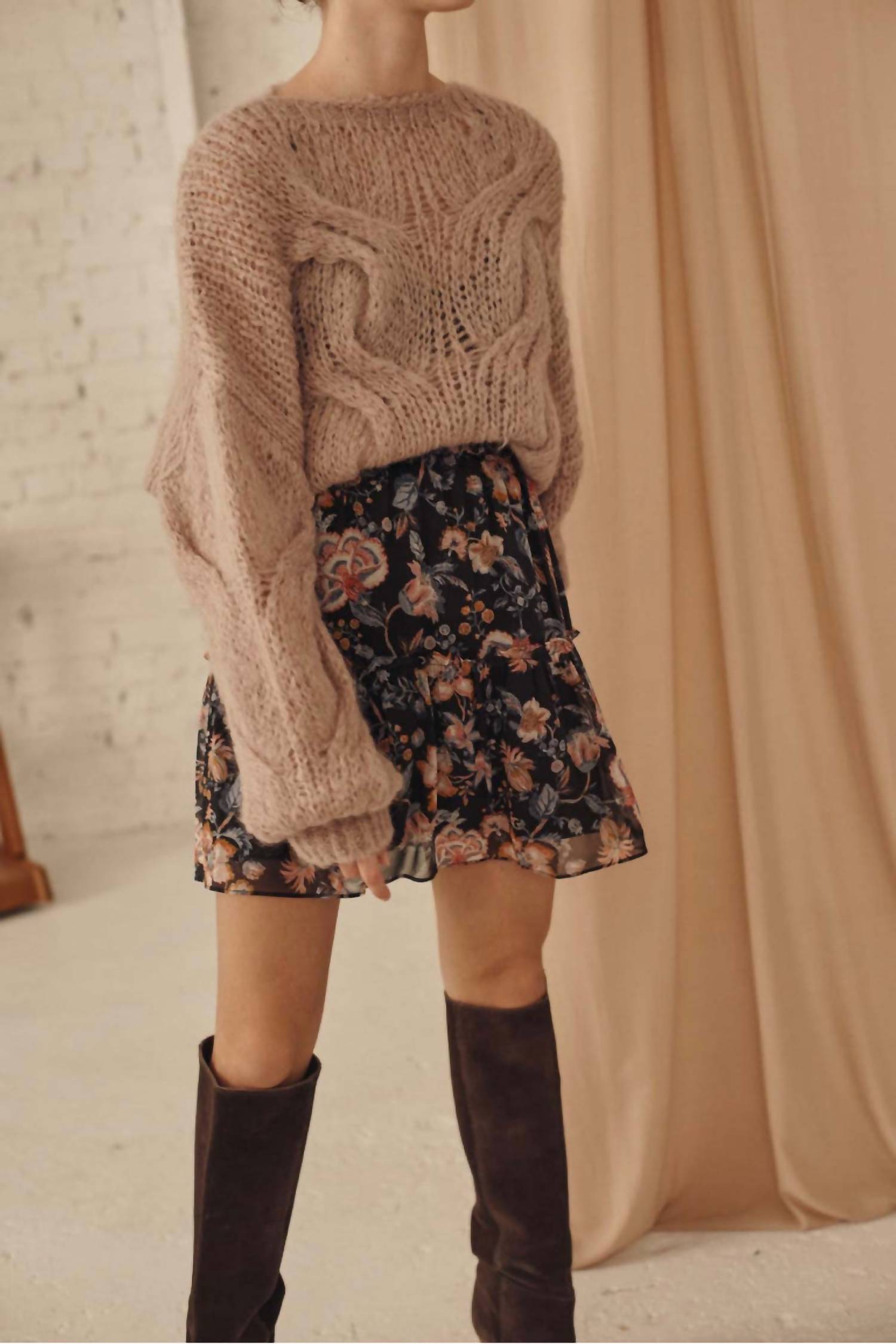 Юбка Isalia Tropical Loon черного цвета Louise Misha
Юбка Isalia Tropical Loon черного цвета Louise Misha