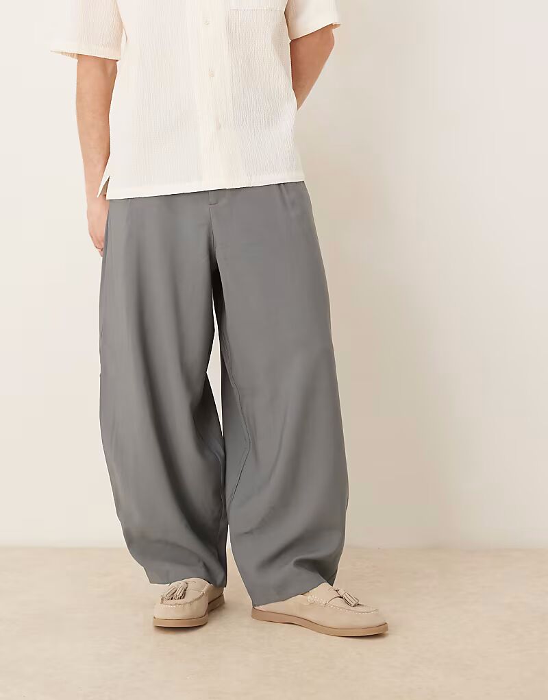 Элегантные зауженные брюки ASOS DESIGN серого цвета со складками спереди
Элегантные зауженные брюки ASOS DESIGN серого цвета со складками спереди