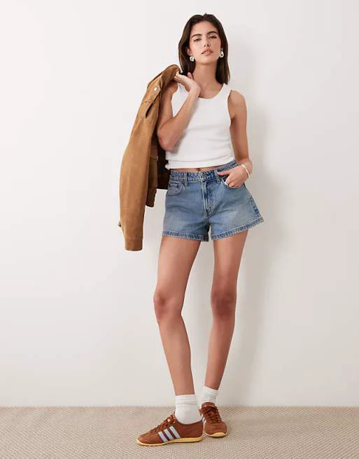 Голубые шорты для папы в стиле 90-х с высокой посадкой Abercrombie & Fitch
Голубые шорты для папы в стиле 90-х с высокой посадкой Abercrombie & Fitch