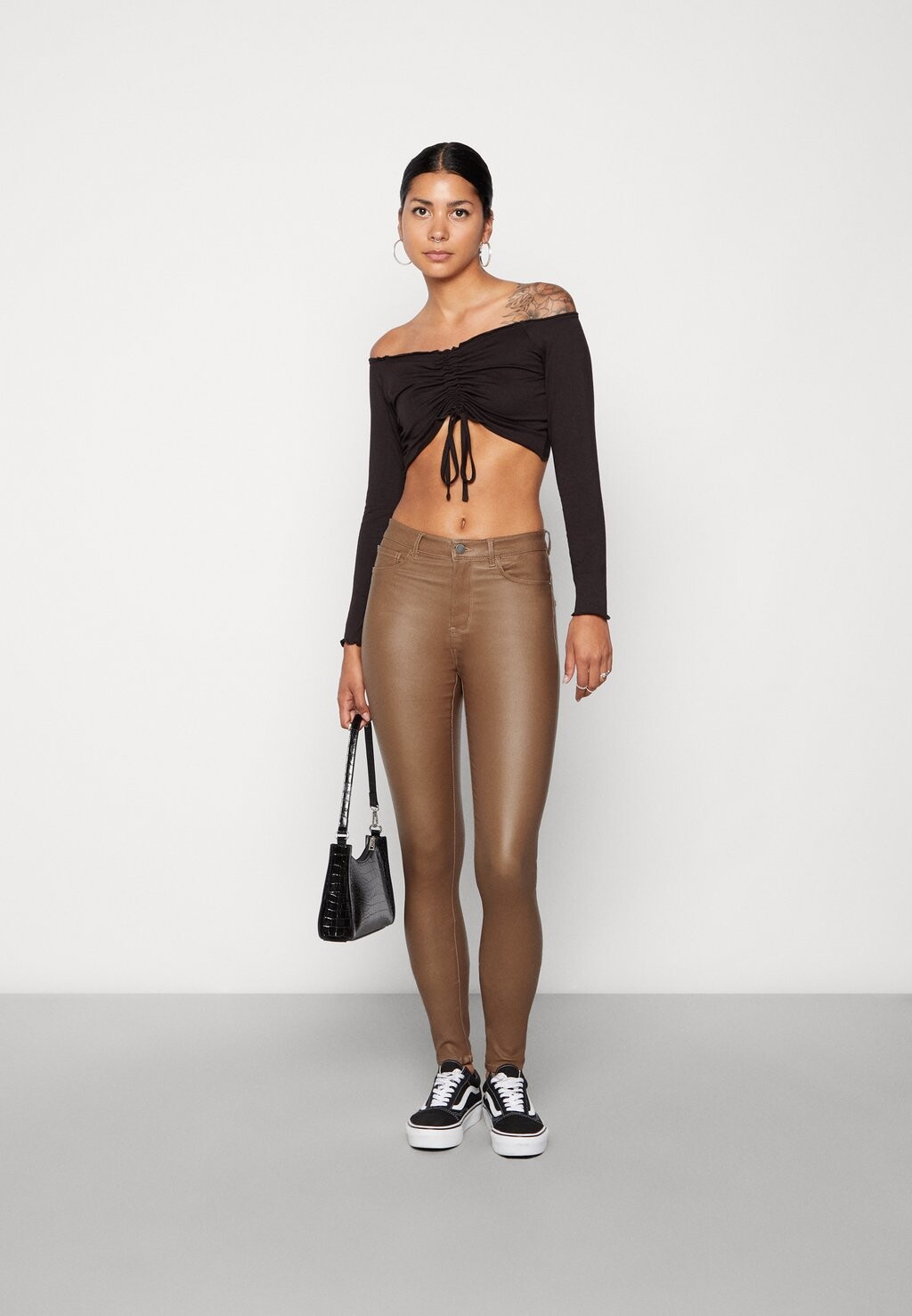 Брюки Jdynewthunder Coated High JDY, орех
Брюки Jdynewthunder Coated High JDY, орех