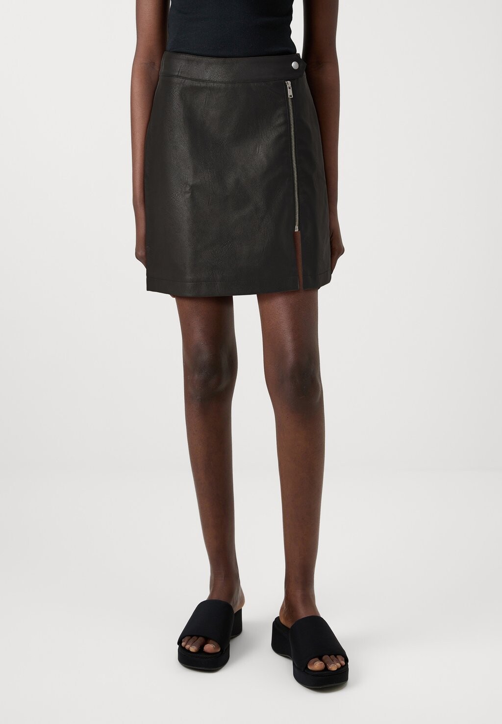 Мини-юбка ONLMANILLA SKIRT ONLY, черный
Мини-юбка ONLMANILLA SKIRT ONLY, черный