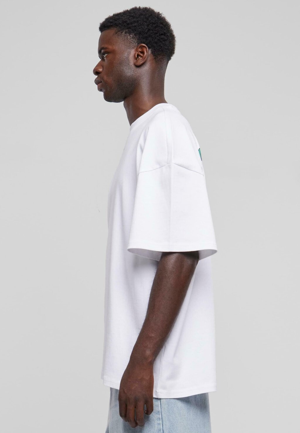 Футболка с набивным рисунком Small Signature Boxy Night Rider Tee Karl Kani, белая
Футболка с набивным рисунком Small Signature Boxy Night Rider Tee Karl Kani, белая