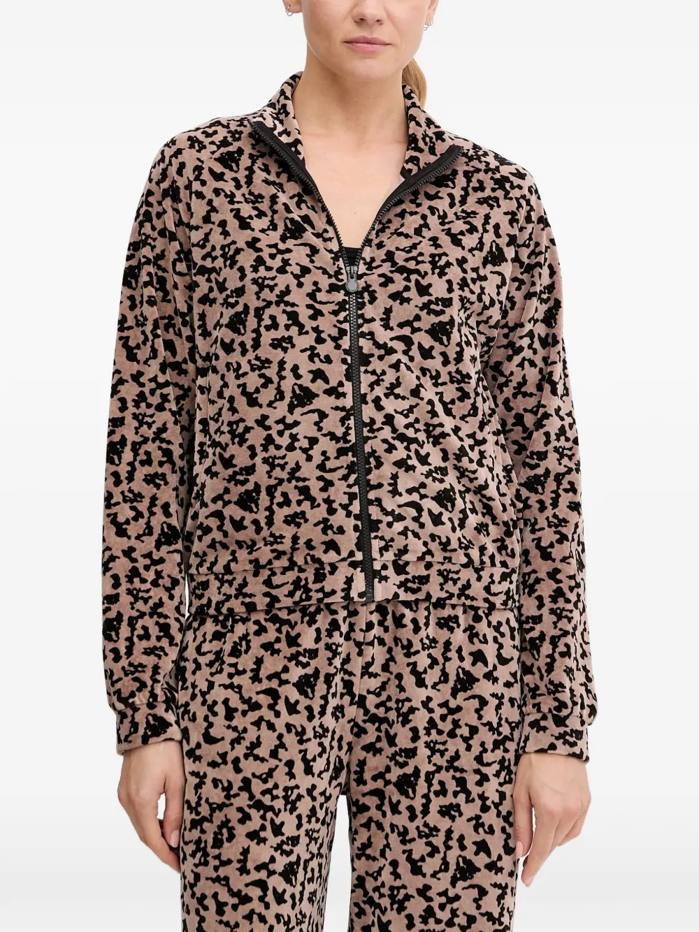 Спортивный костюм с узором Ea7 Emporio Armani, светло-коричневый
Спортивный костюм с узором Ea7 Emporio Armani, светло-коричневый