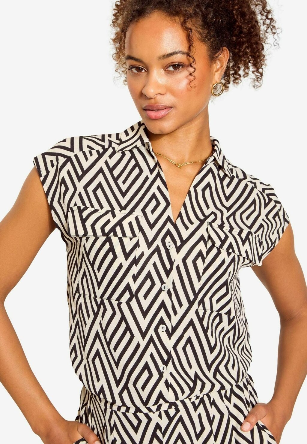 Блузка на пуговицах SHORT SLEEVE TEXTURED REGULAR FIT Friends Like These, черный
Блузка на пуговицах SHORT SLEEVE TEXTURED REGULAR FIT Friends Like These, черный
