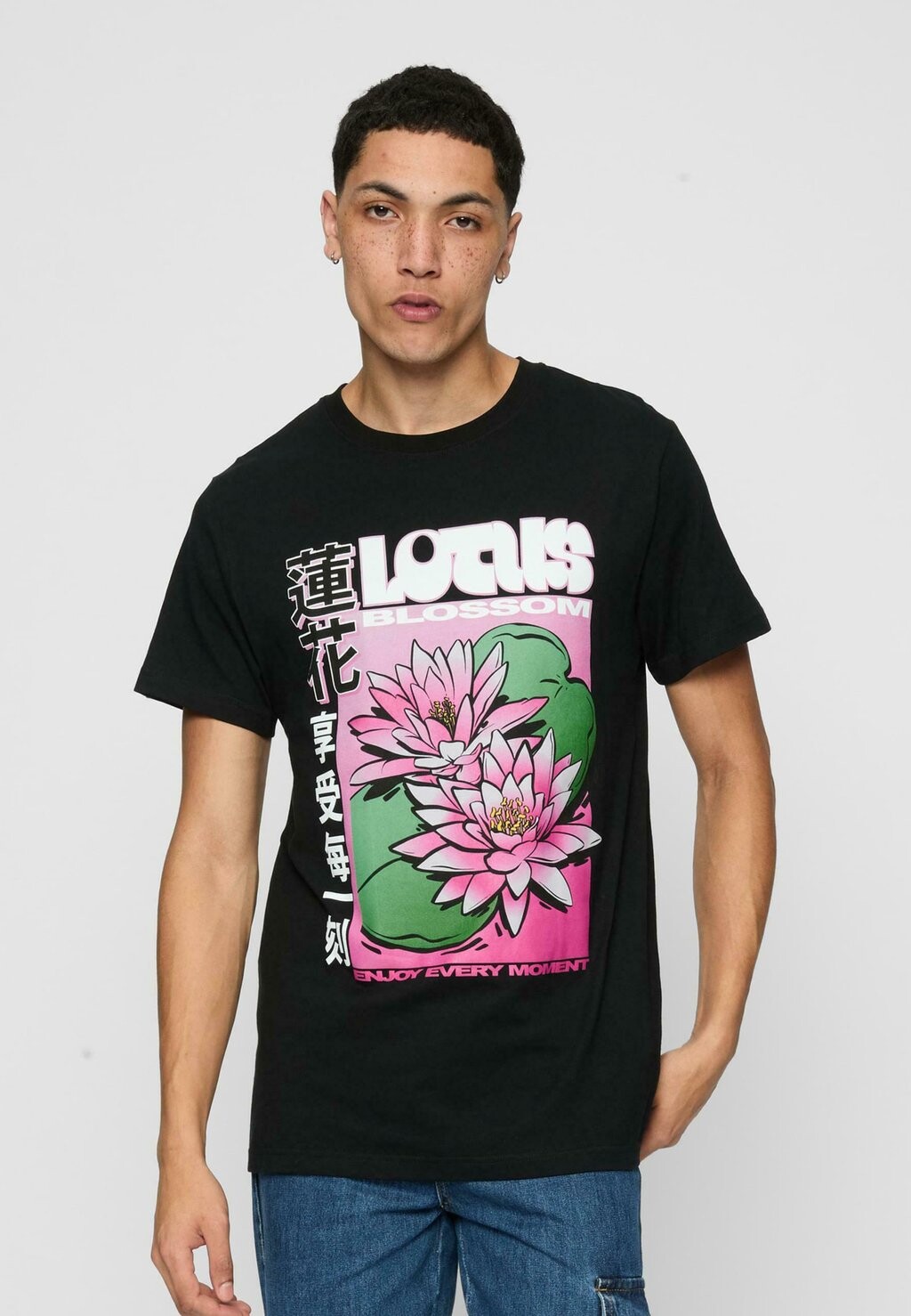 Футболки с принтом LOTUS FLOWER TEE Mister Tee, черный
Футболки с принтом LOTUS FLOWER TEE Mister Tee, черный