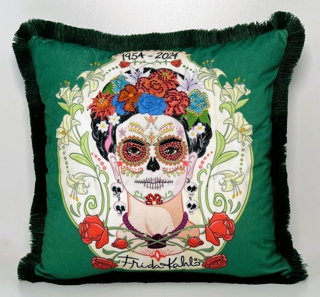 Роскошная декоративная подушка Frida Kahlo от Casa Padrino со стразами зеленого/красочного цвета Frida Kahlo by Casa Padrino
Роскошная декоративная подушка Frida Kahlo от Casa Padrino со стразами зеленого/красочного цвета Frida Kahlo by Casa Padrino