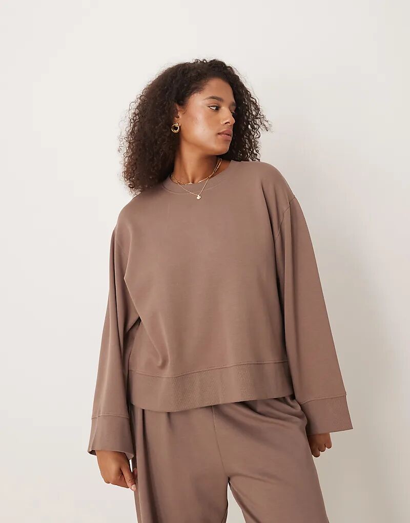 Свитшот свободного кроя с круглым вырезом ASOS DESIGN Curve в темно-сером цвете
Свитшот свободного кроя с круглым вырезом ASOS DESIGN Curve в темно-сером цвете