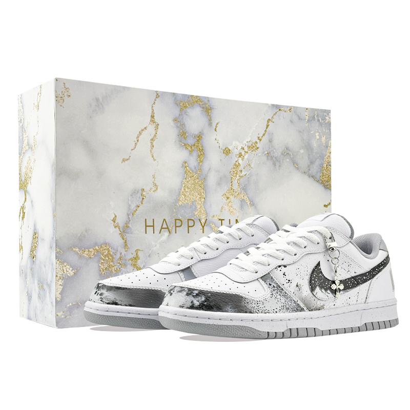 Nike Мужские низкие скейтбордистские кроссовки Big Low Starry Night Wander с амортизацией и износостойким покрытием, черный с белыми элементами
Nike Мужские низкие скейтбордистские кроссовки Big Low Starry Night Wander с амортизацией и износостойким покрытием, черный с белыми элементами